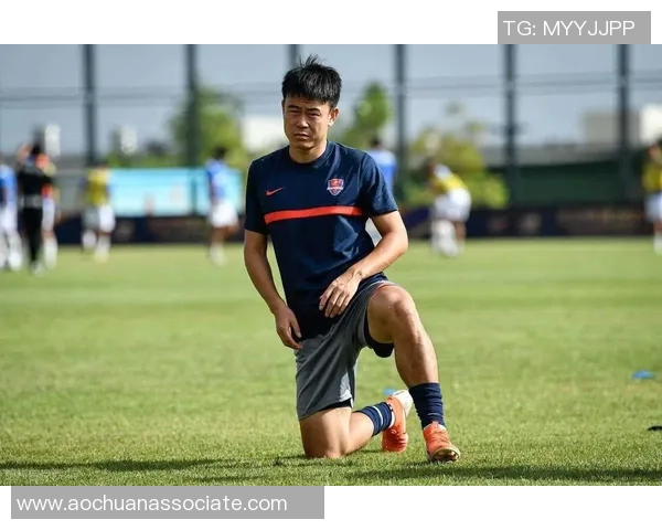 足球明星加盟中国送外卖行业引发热议，背后原因令人深思